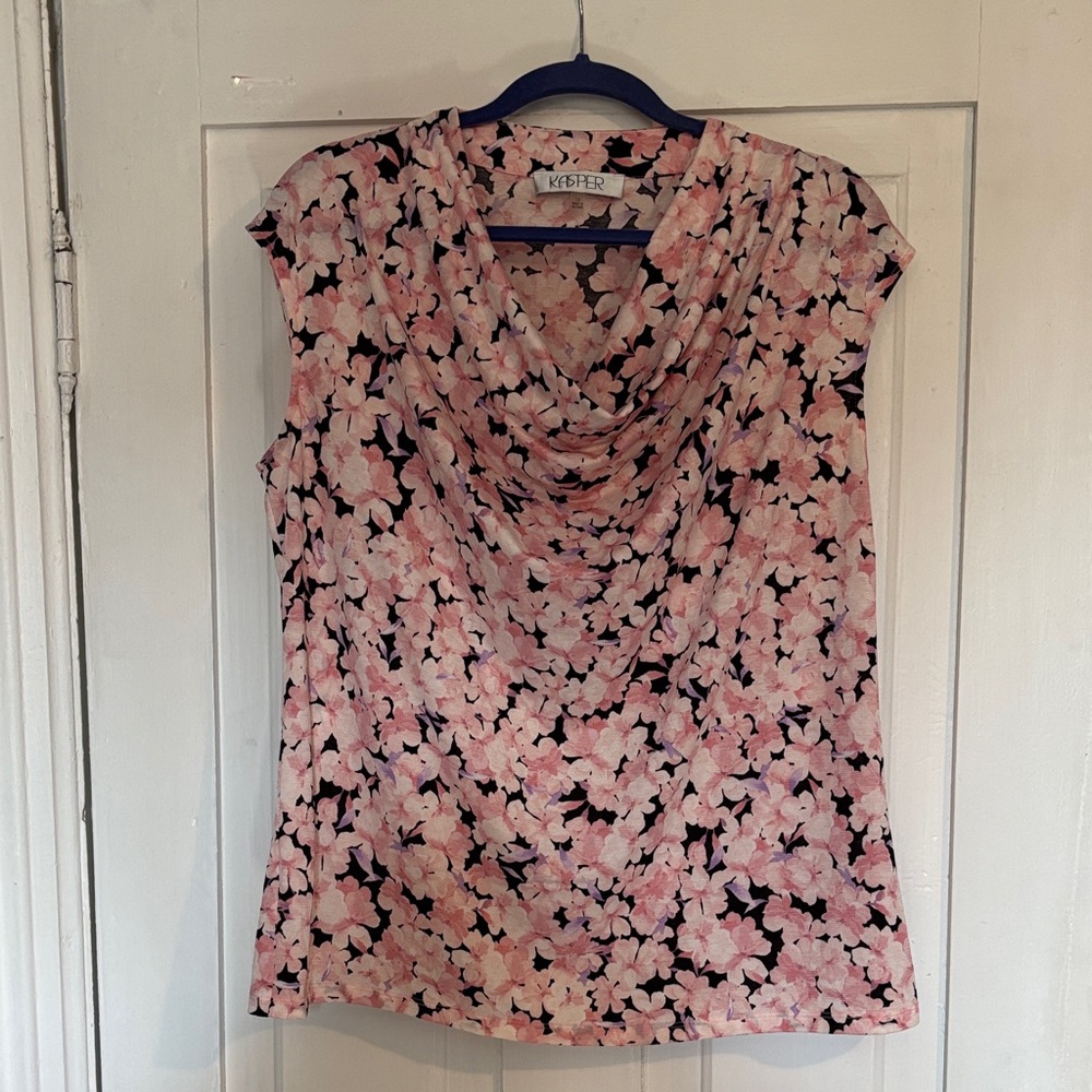 Kasper Women's Top in Pink and Black Floral